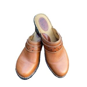 Cognac brown‎ leather clogs by b.o.c.size 10.